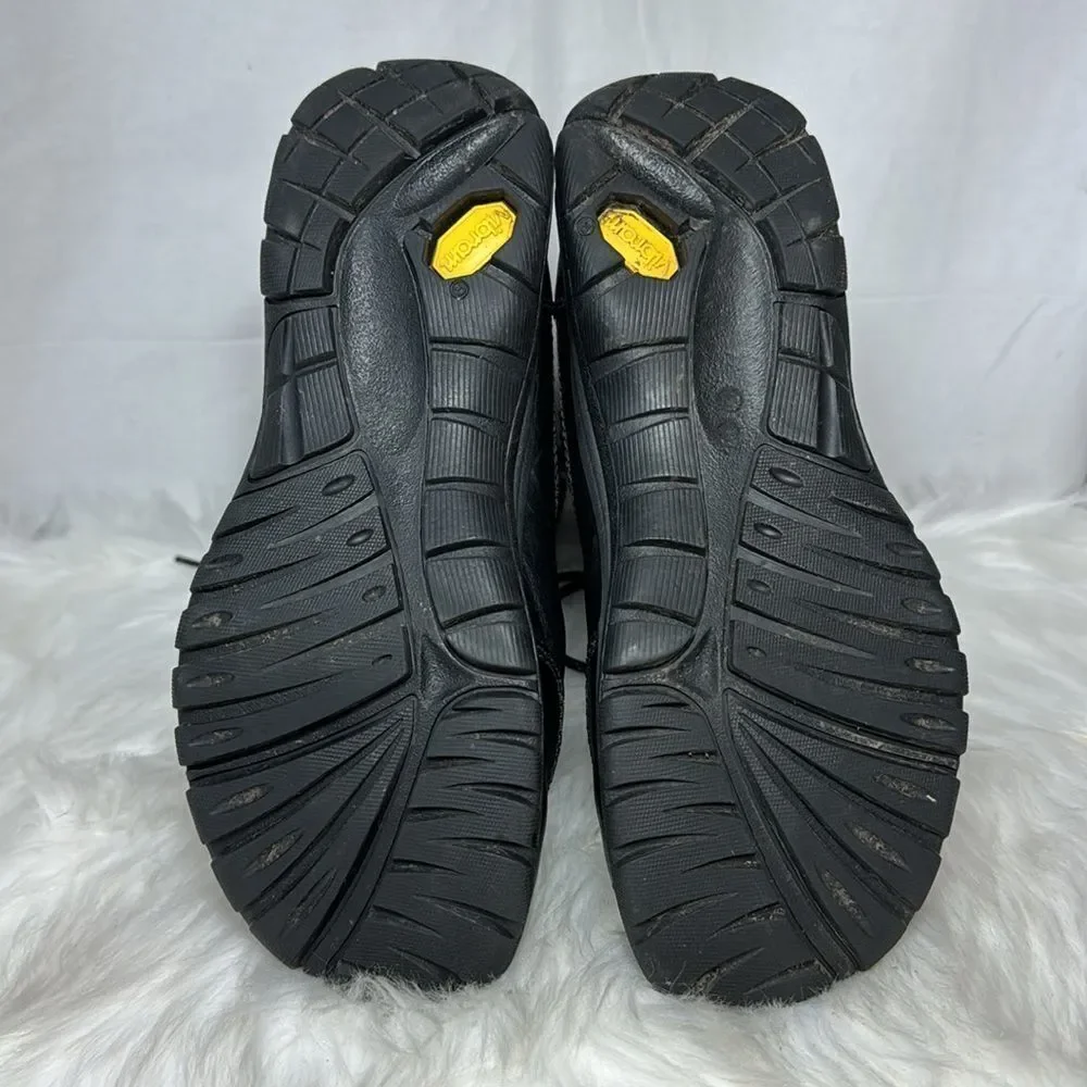 UGG Capstone Black/Grey Winter‎ Boots Sz 7